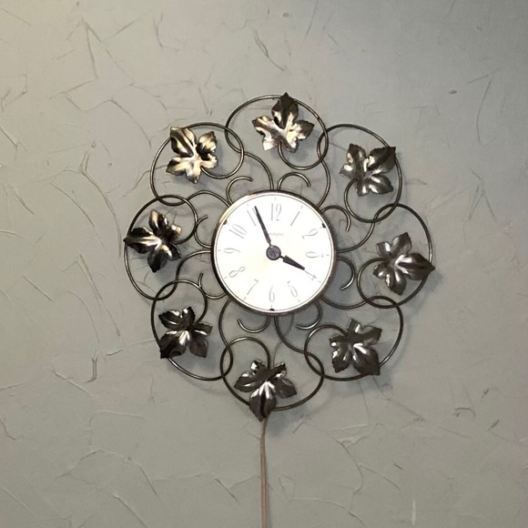 Mid-Century Modern  MASTERCRAFTERS Brass WallClock - Picture 3 of 7